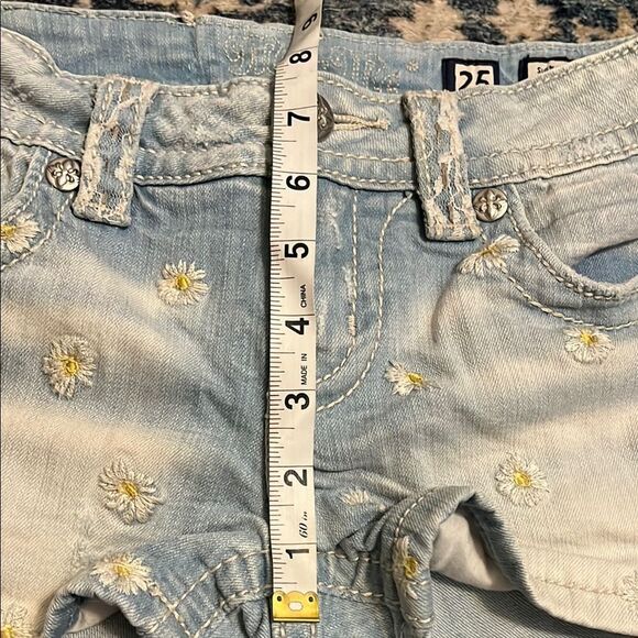 Miss Me Blue Daisy Flower Denim Distressed Shorts Boho Contemporary Festival - Picture 9 of 11